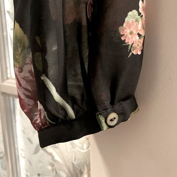 Forever 21 Contemporary Sheer Floral Deep V Wrap Blouse Size Small. - Picture 5 of 11